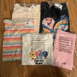 4 Old Navy shirts size 14-16 and 1 pair Old Navy leggings bundle